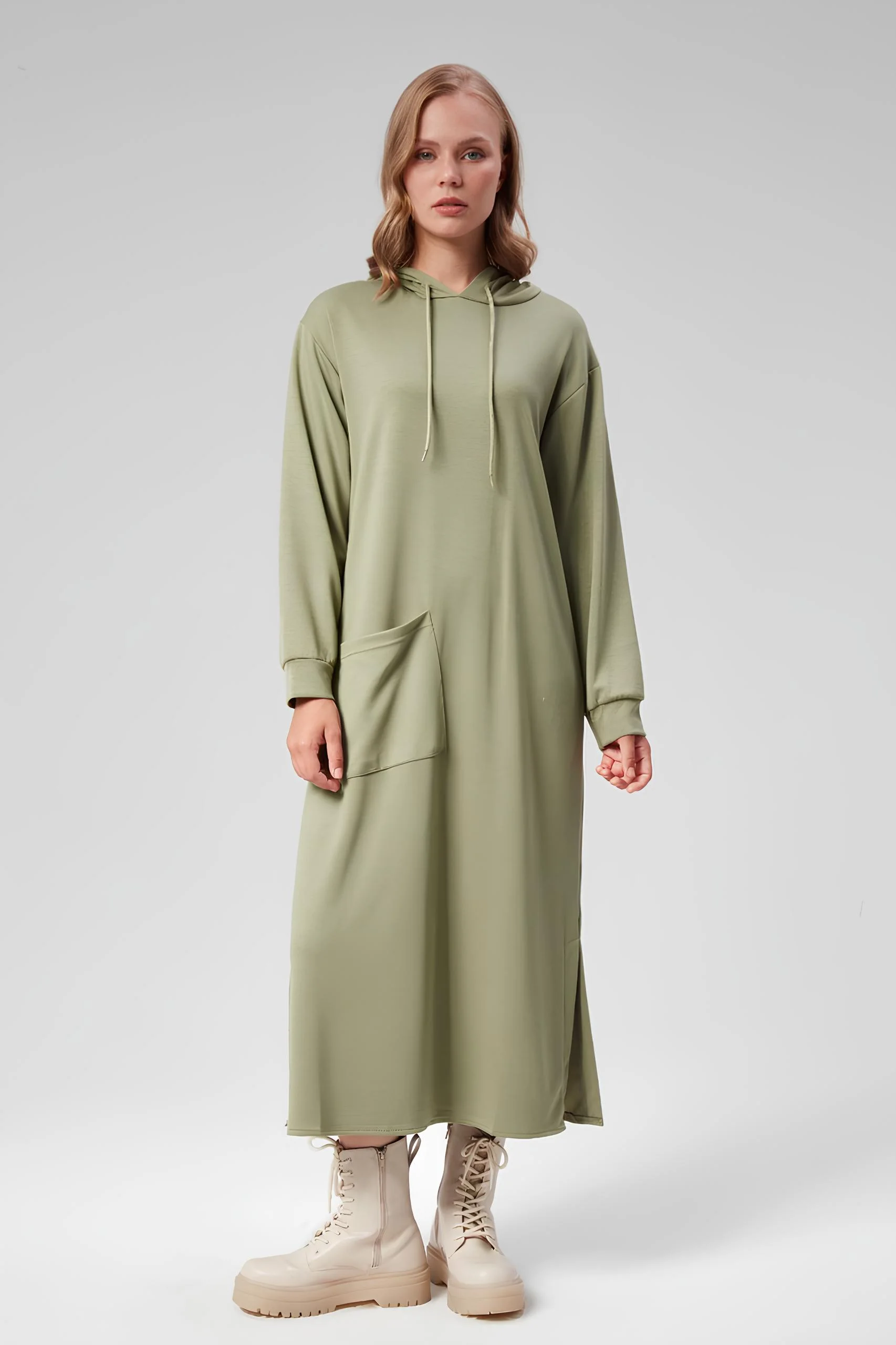 ROBE MONTONNE AVEC CAPUCHE