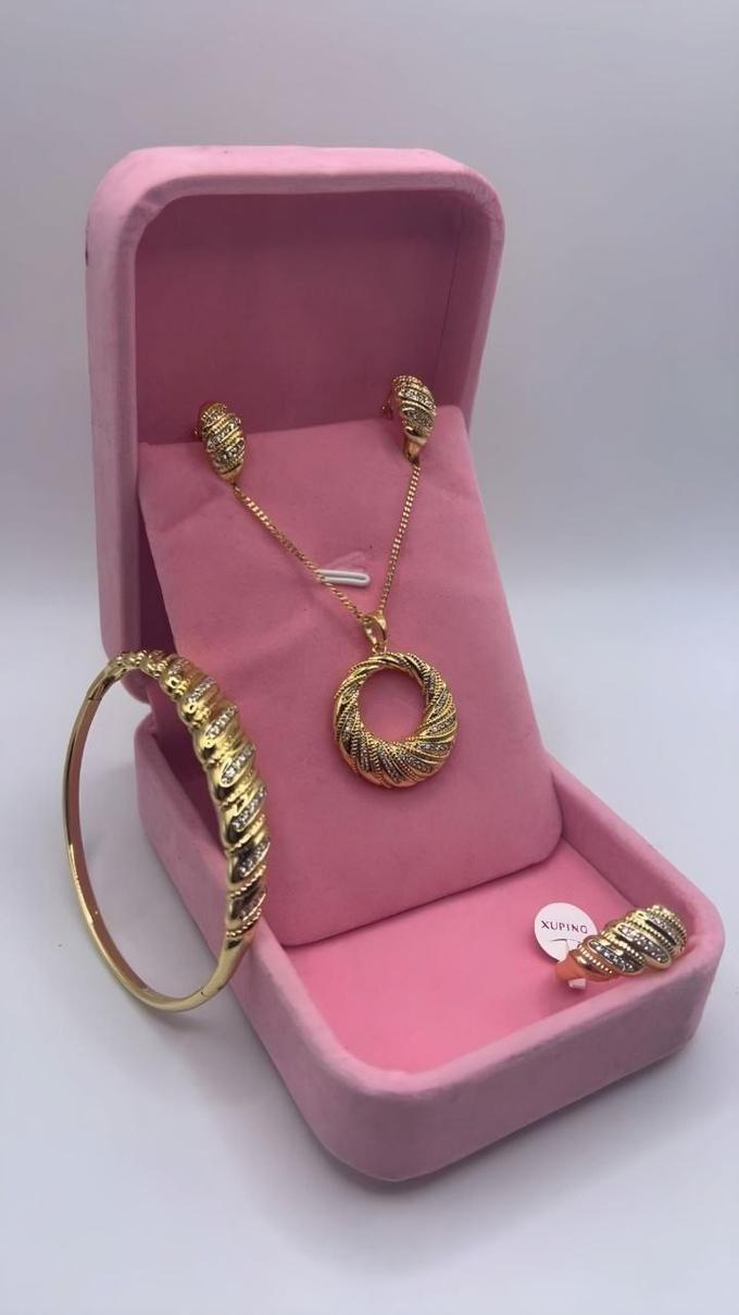 stores/9e17f7576fdf95e3385b62dacab7af34/products/432NJ89ZpxW96H9I5ebg0pL2R35aAU7lbCgRue9F.jpg