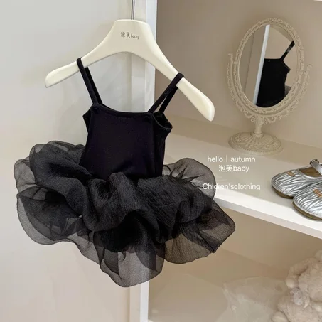 Robe noire élégante pour l'été 2026 -