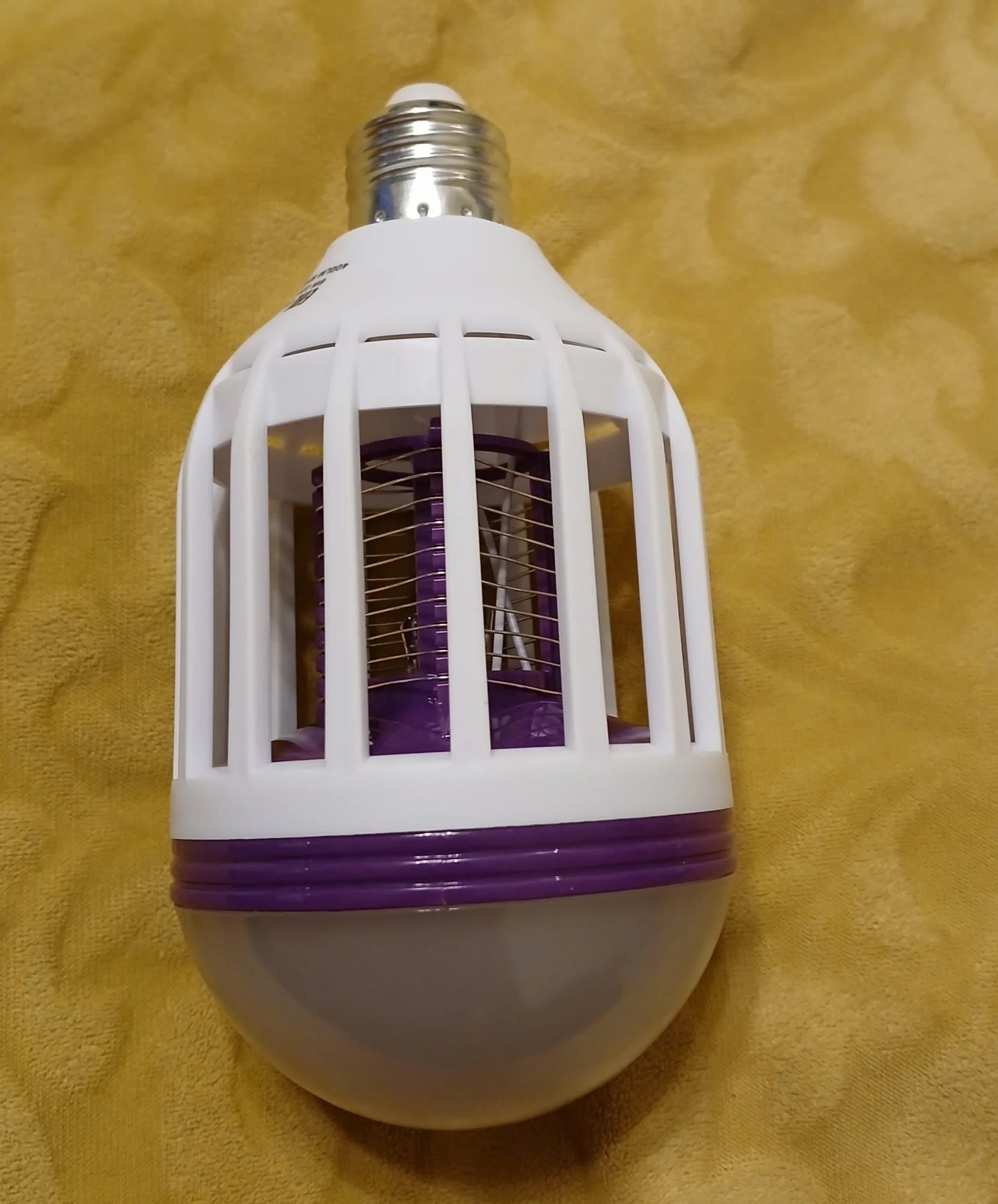 صاعق الناموس وإضاءة LED  المصباح الذكي 2 في 1