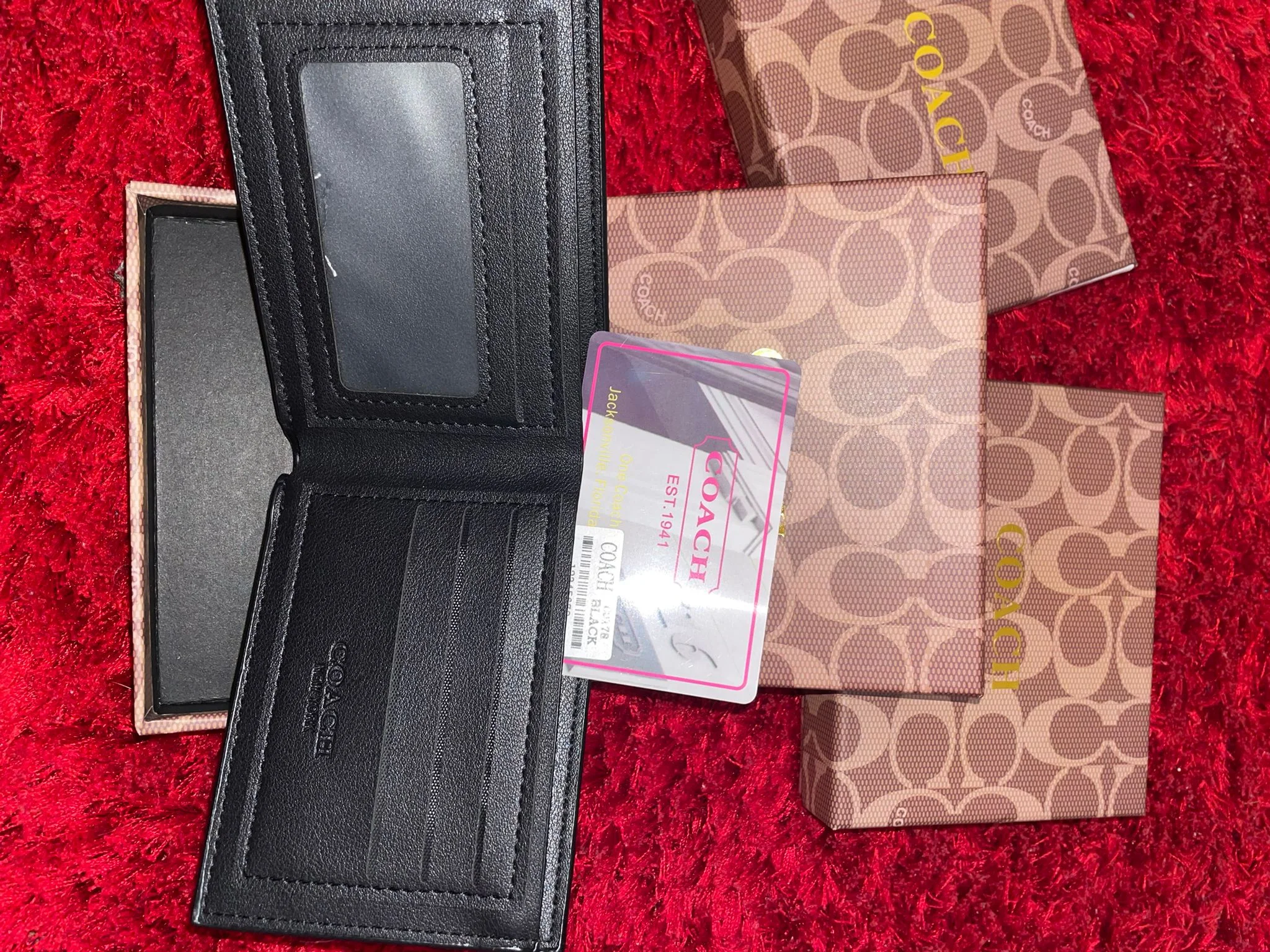 محفظة رجالية ستايل راقي – خفيفة وعملية للاستعمال اليومي