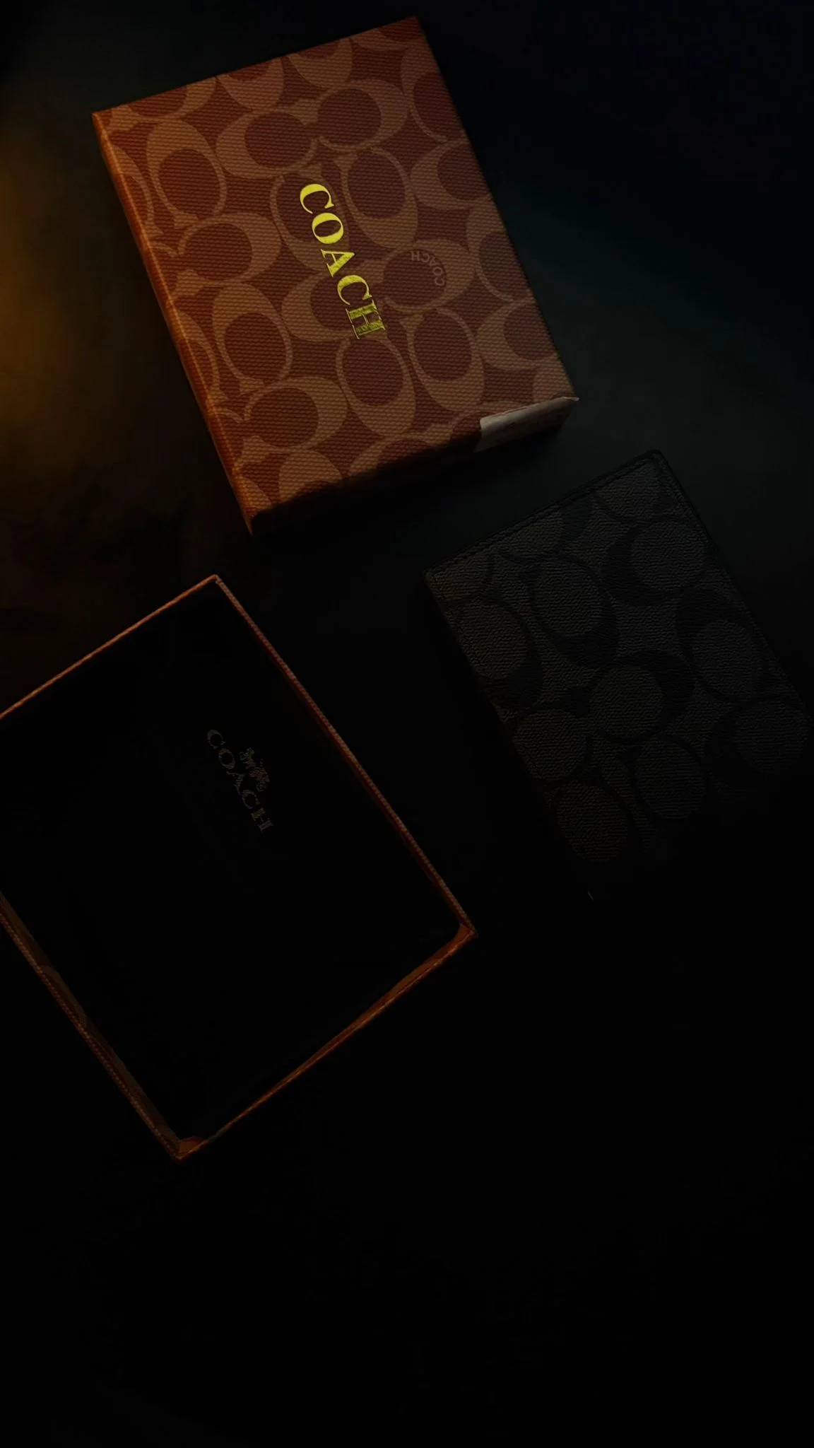 محفظة رجالية ستايل راقي – خفيفة وعملية للاستعمال اليومي