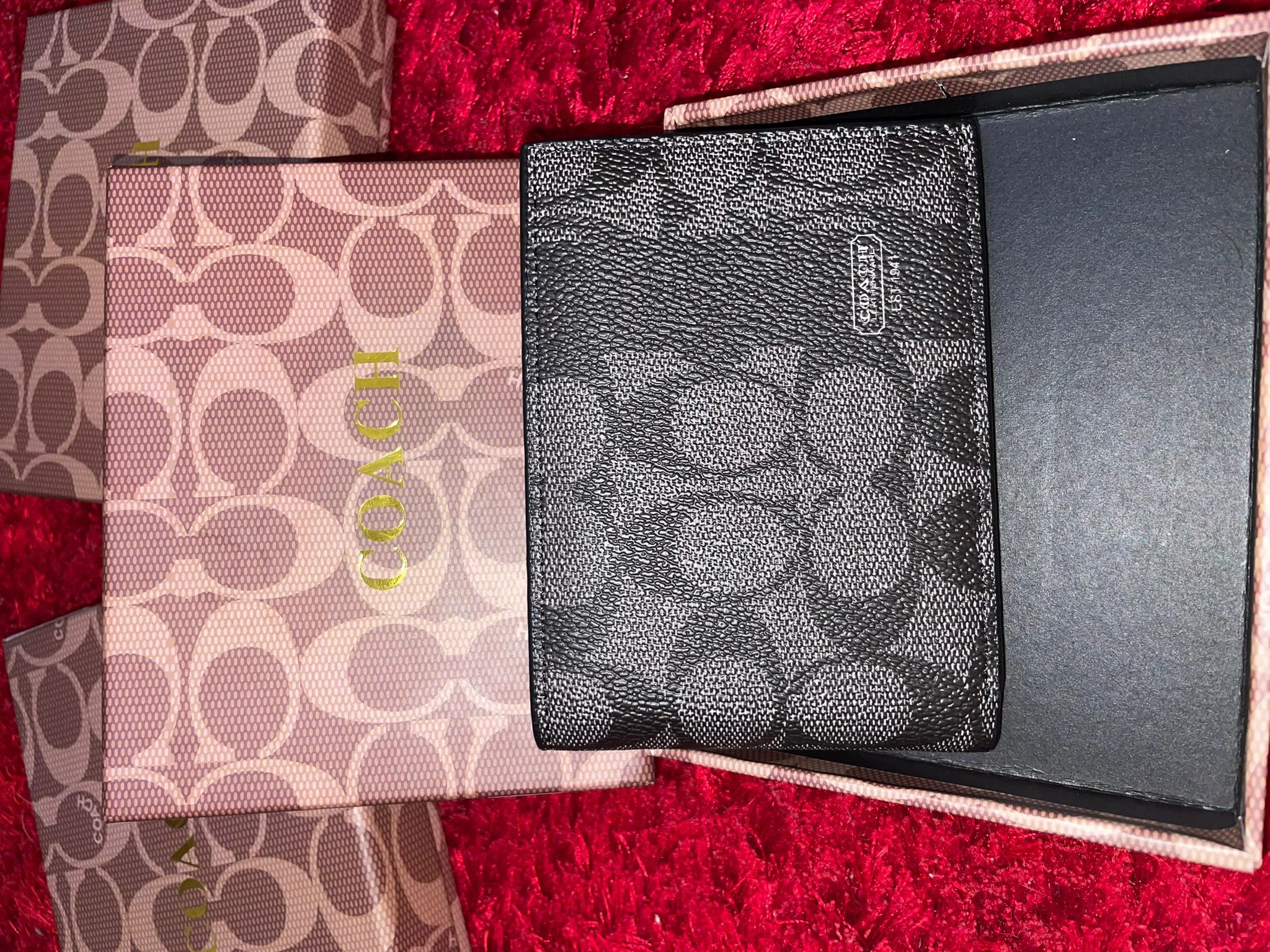 محفظة رجالية ستايل راقي – خفيفة وعملية للاستعمال اليومي