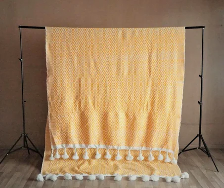 BLANKET WHITE AND GOLD