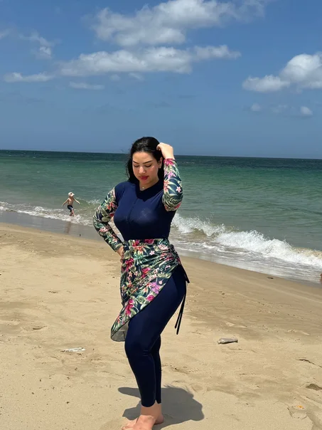 بوركيني  عالي الجودة و مقاوم للماء  مكون من 3 قطع  ( كاش مايو +  سروال + مايو  )