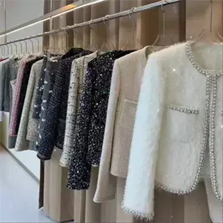 ملابس وموضة