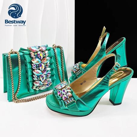 حقيبة نسائية  يرافقهة حذاء فاخر بجودة عالية