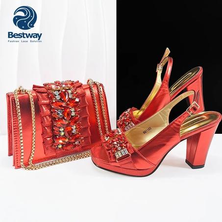 حقيبة نسائية  يرافقهة حذاء فاخر بجودة عالية