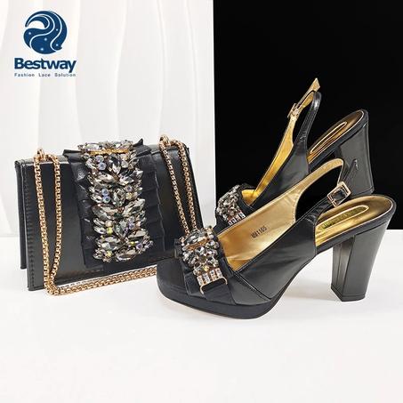 حقيبة نسائية  يرافقهة حذاء فاخر بجودة عالية