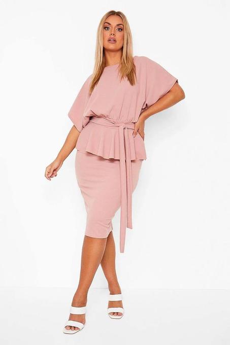 Robe péplum à col coupé