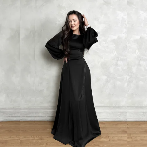 فستان الساتان الأنيق