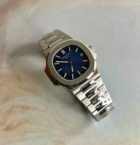 GR Factory – Montre Patek Philippe Nautilus 40 mm en Acier Inoxydable