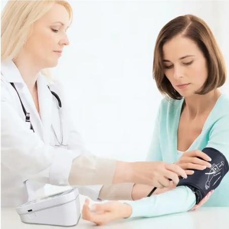 جهاز قياس الضغط ودقات القلب والأوكسجين