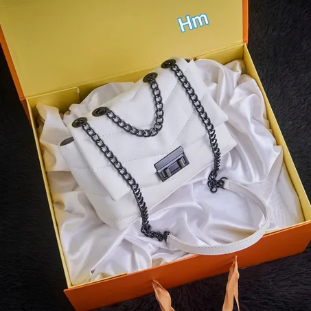 Sac pour femme de haute qualité - une couleur boule très élégante et attrayante