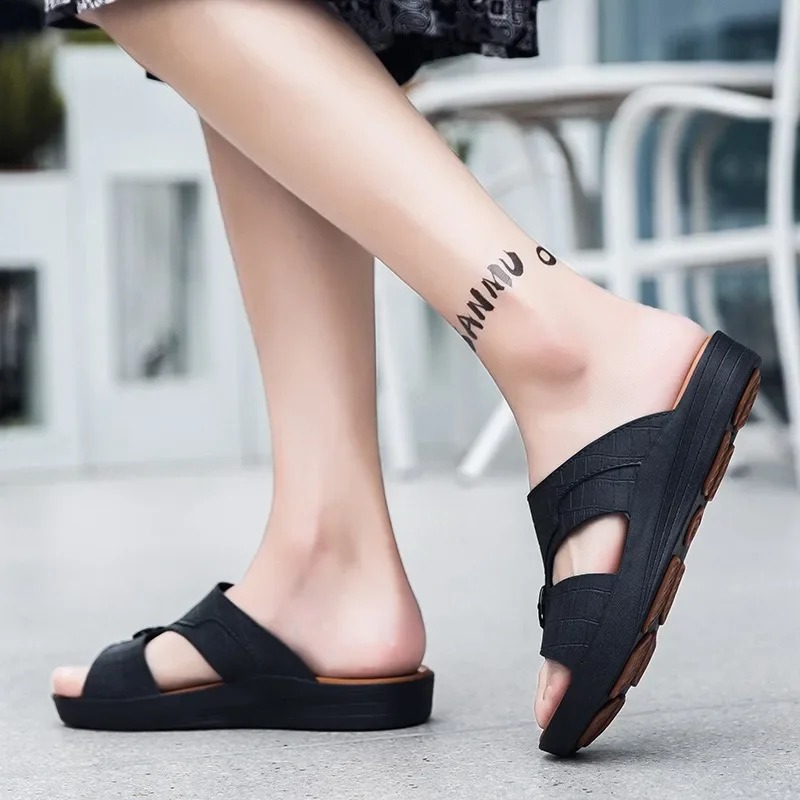 صندل رجالي عصري مريح مفتوح من الأمام بنعل سميك