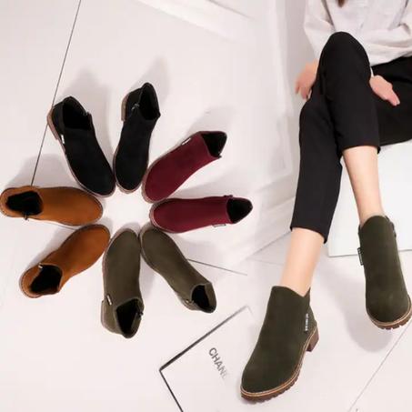 أحذية نسائية ذات كعب سميك