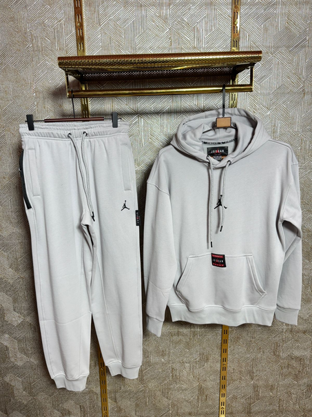 طقم أنيق ومريح من، مثالي للإطلالة اليومية