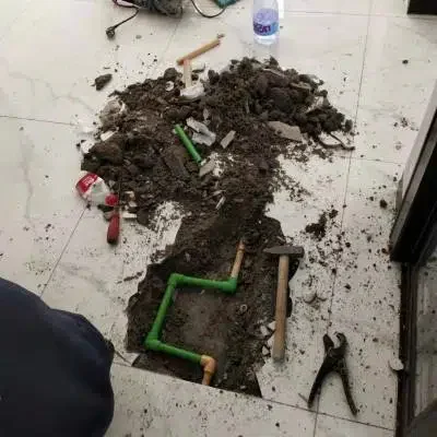 كشاف تسريبات الأنابيب