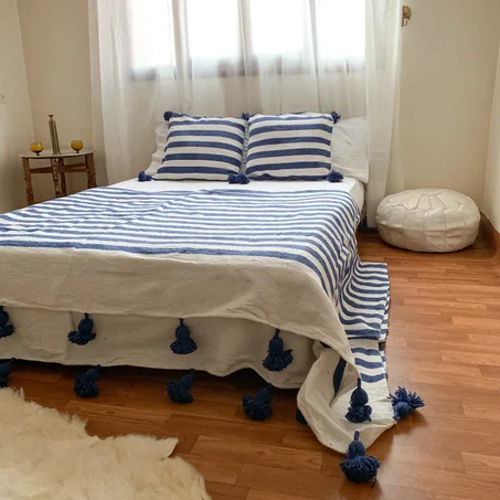 Plaid Traditionnel fait main à Pompoms avec 2 coussins