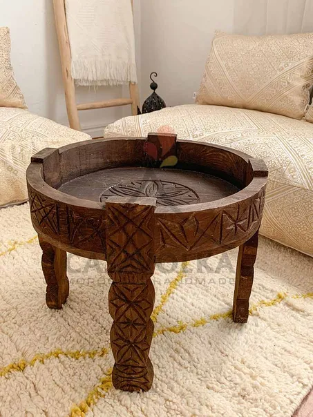 Table basse berbère en bois motifs ciselés