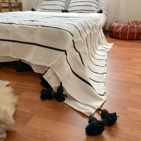 Plaid Traditionnel fait main à Pompoms avec 2 coussins