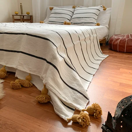 Plaid Traditionnel fait main à Pompoms avec 2 coussins