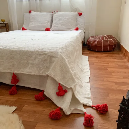 Plaid Traditionnel fait main à Pompoms avec 2 coussins