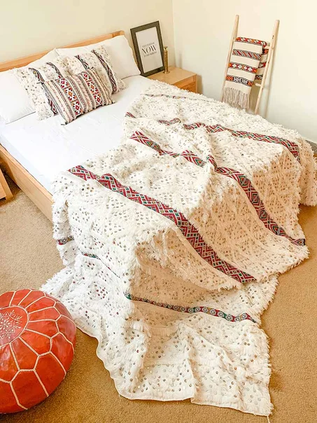 Handira Couverture Traditionnelle Marocaine en paillette De Moyen Atlas avec 2 coussins
