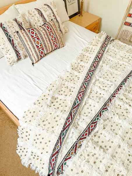 Handira Beige Couverture Traditionnelle Marocaine en paillette De Moyen Atlas avec 2 coussins