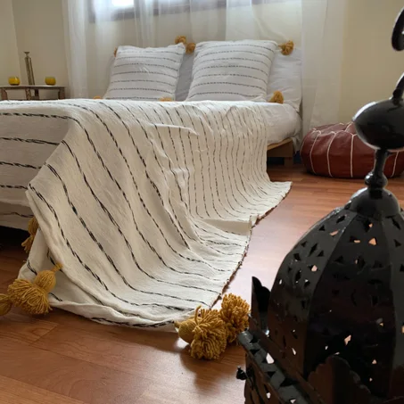 Plaid Traditionnel fait main à Pompoms avec 2 coussins