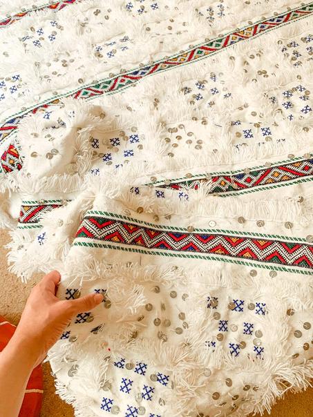 Handira Couverture Traditionnelle Marocaine en paillette De Moyen Atlas avec 2 coussins