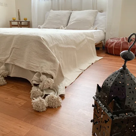 Plaid Traditionnel fait main à Pompoms avec 2 coussins