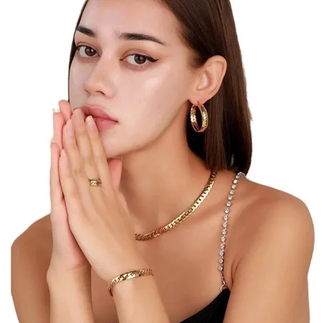 باك رادكو : موديل خارج في الذهب