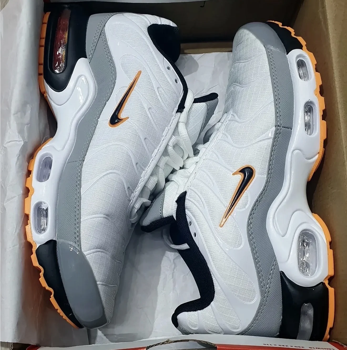 NIKE SKY TN GRIS AMARILLA