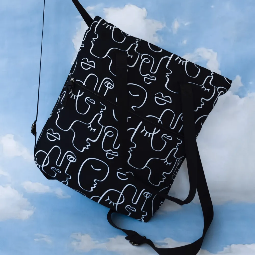 • شنطة توت باج و ضهرLINE ART