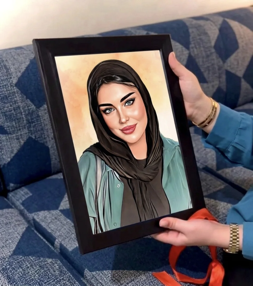 لوحة فنية مخصصة من صورتك – تصميم أنيق بإطار فاخر