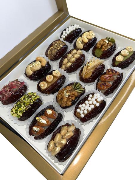 Coffret de Dattes Garnies Uniquement d’Amandes-1kilo