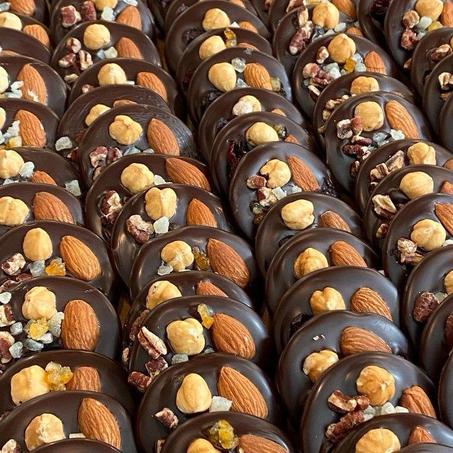 Chocolat Noir aux Fruits Secs – Disques Gourmands à Déguster ou Offrir-1kilo