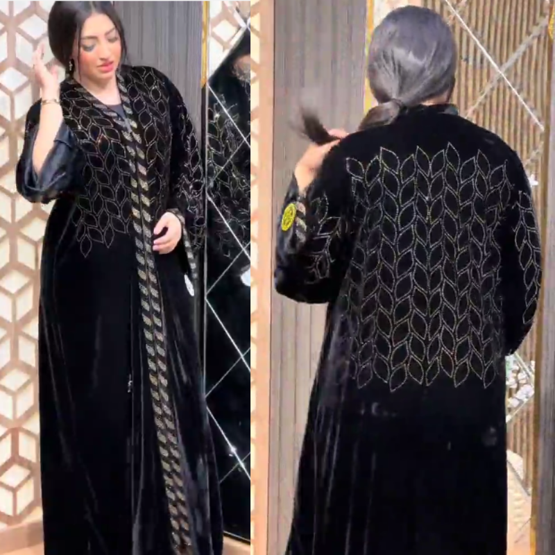 ✨ Abaya en Velours Noir avec Strass – Élégance et Brillance ✨