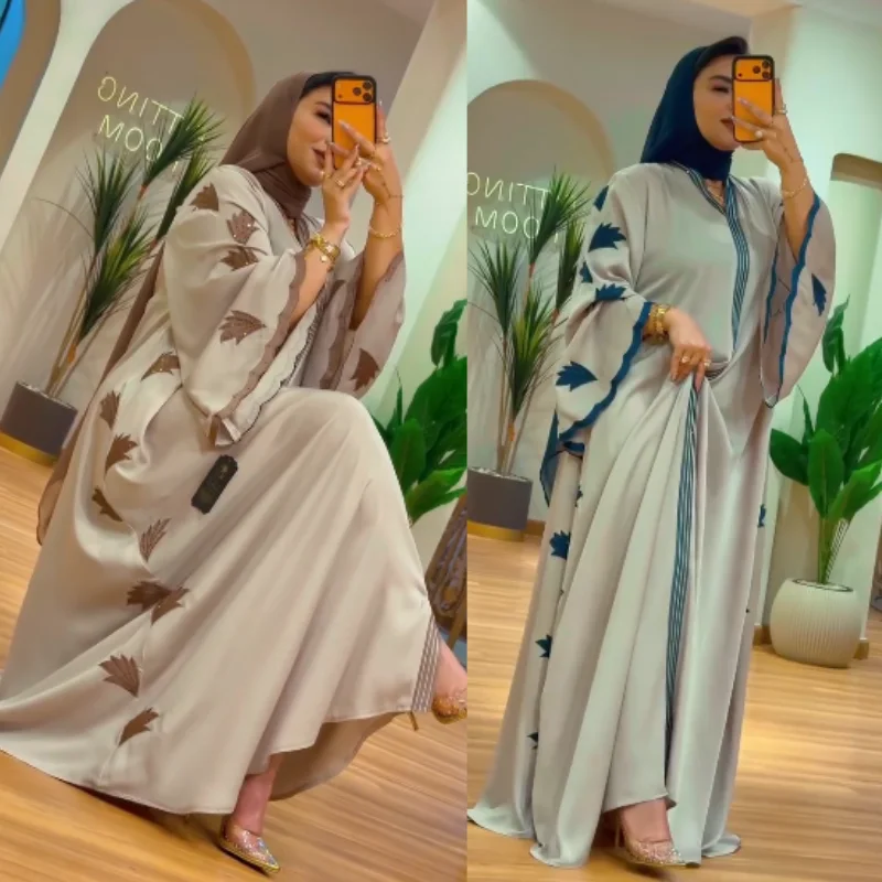 Abaya Égyptienne Éclat Royal en soie prémium et strass