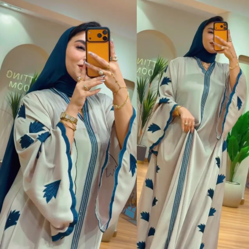 Abaya Égyptienne Éclat Royal en soie prémium et strass