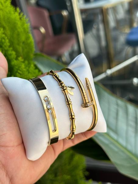 trois bracelets en acier M3