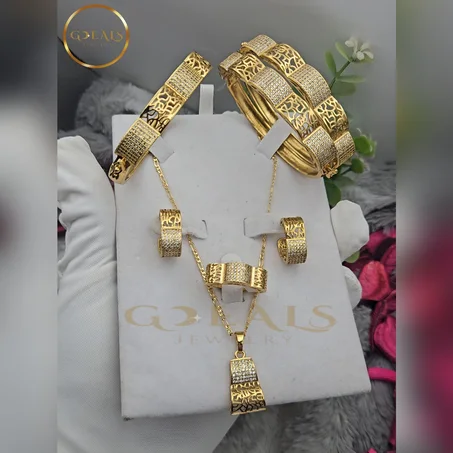 Ensemble Baldi m7ajar modele Dhab (F)