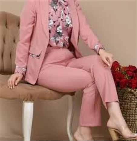 ملابس نسائية