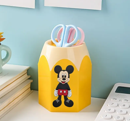 حافظة الأقلام  و قارورة الماء