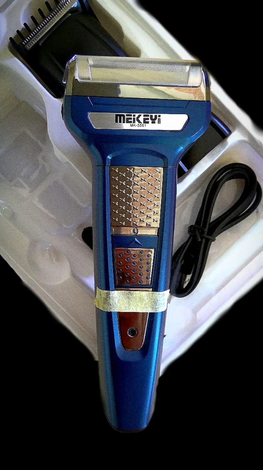 آلة حلاقة و سماعات بلوتوت بشاشة رقمية