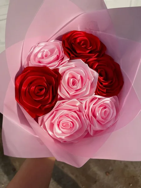 💐 باقة حب – 7 وردات لعيد الحب ❤️