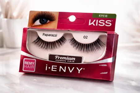 FAUX CILS I.ENVY KISS