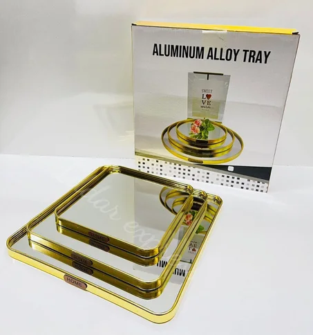 ثلاثة صواني مرايا مذهبة