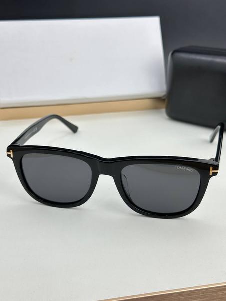 TOM FORD FT1046